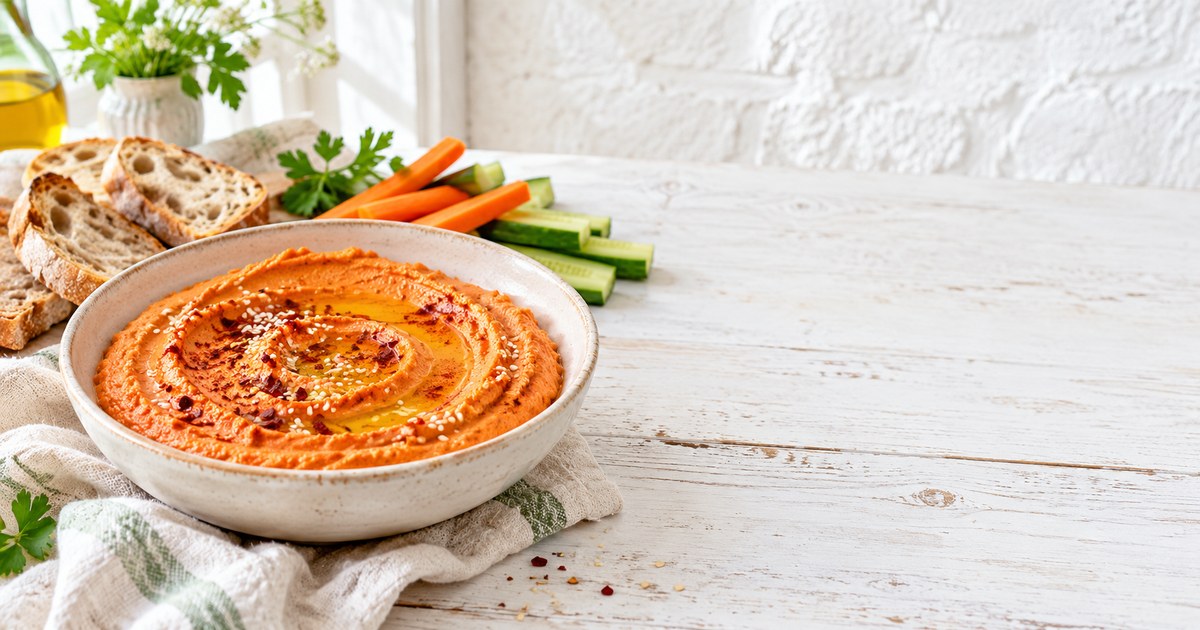 Roasted Pepper Chili Hummus – creamy, smoky, only natural ingredients