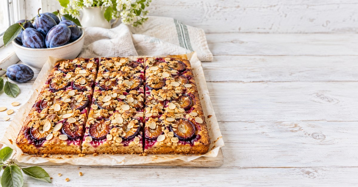 Plum and Oat Tray Bake with No Added Sugar – juicy, tart, with a crunchy top